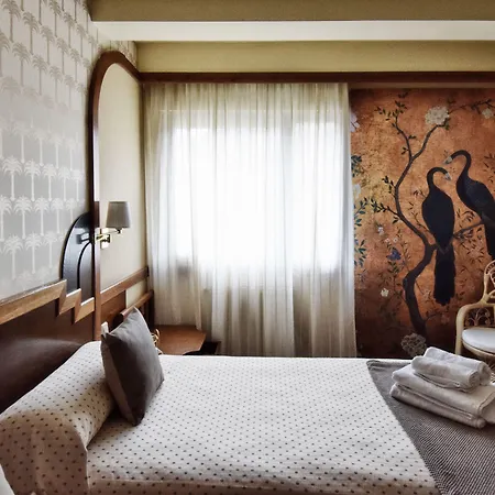 Maria Luisa Hotell Burgo